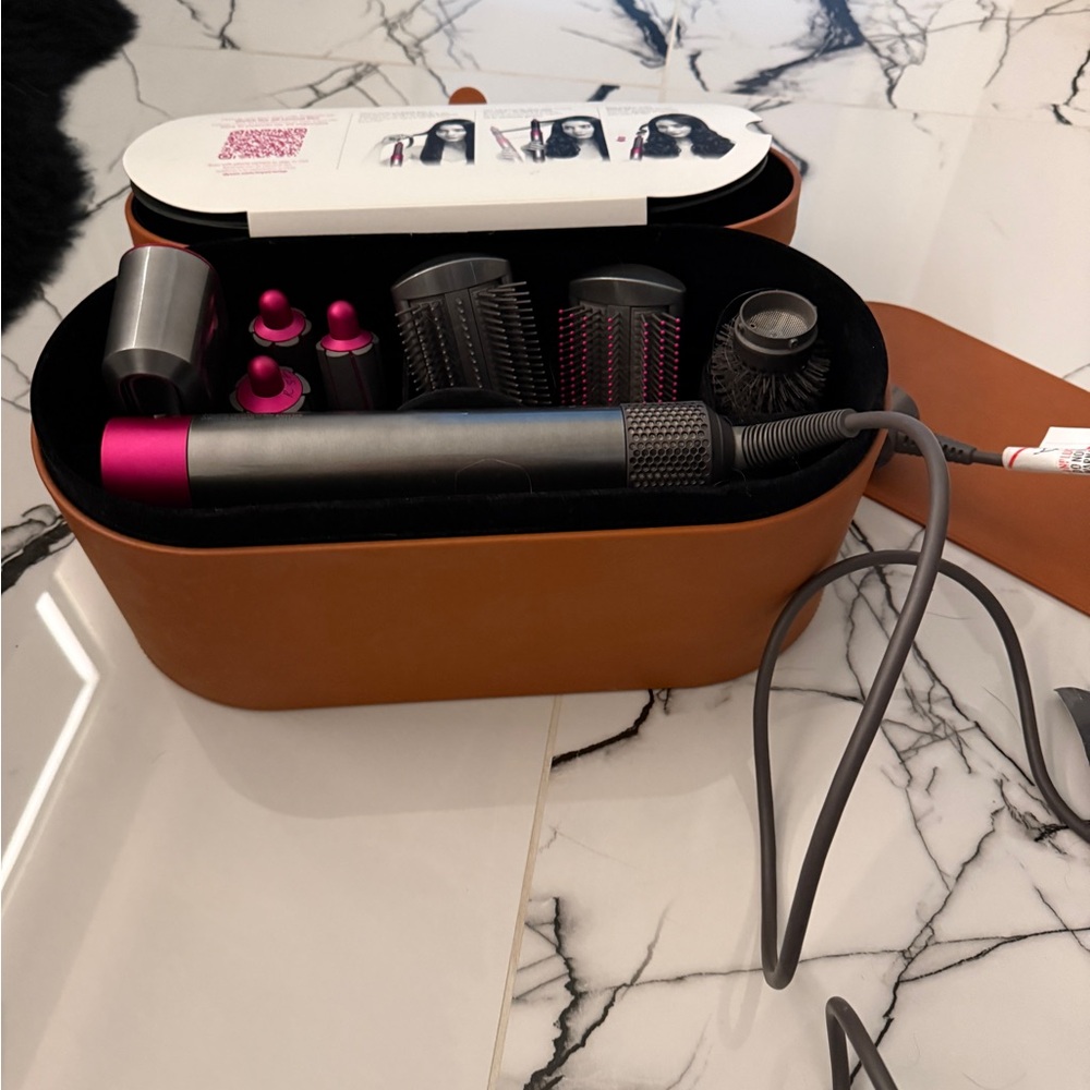 Dyson air wrap set in pink great condition